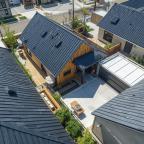 Stogo dangos kaina Lietuvoje 2025 m.: trys realūs scenarijai ir tai, ko žmonės nesupranta iki pasirašydami sutartį